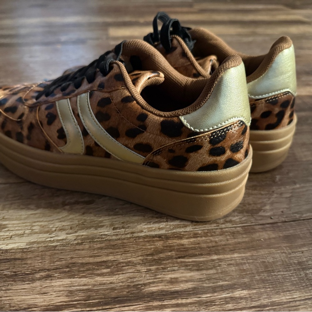 Leopard Print Women's Sneakers with Black Laces - Picture 2 of 4